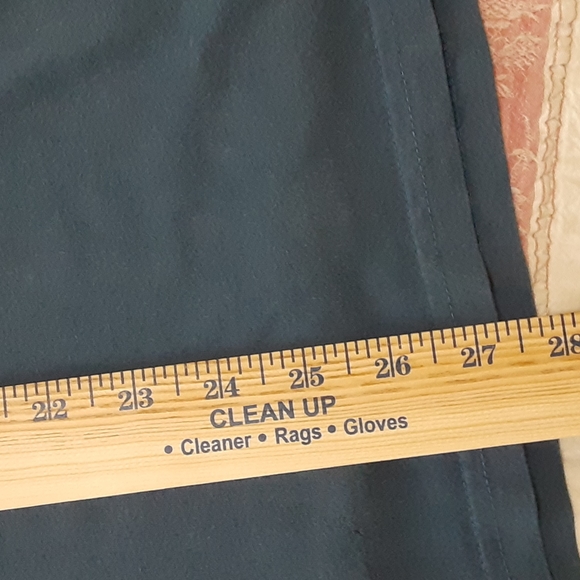 Hard Rock Cafe San Francisco "LOVE ALL SERVE ALL" Graphic Tee - Picture 9 of 9